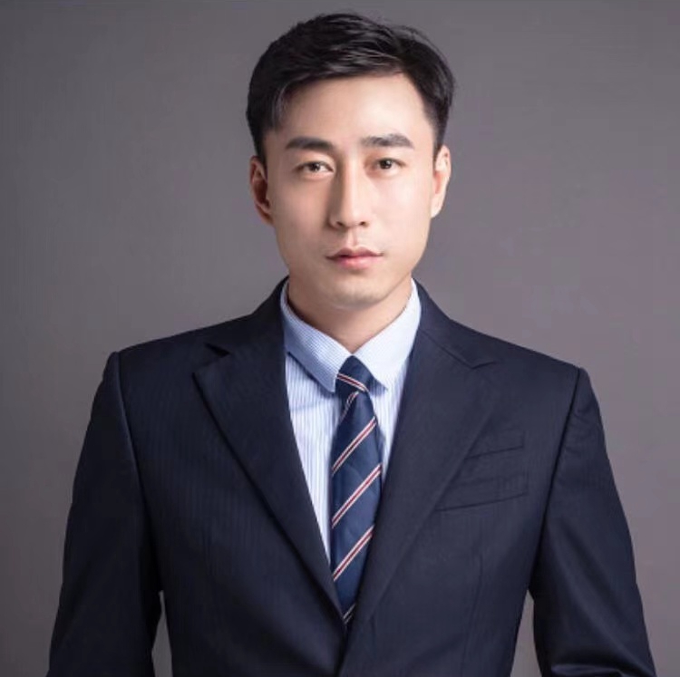 钟亮 灯光与摄影艺术负责人